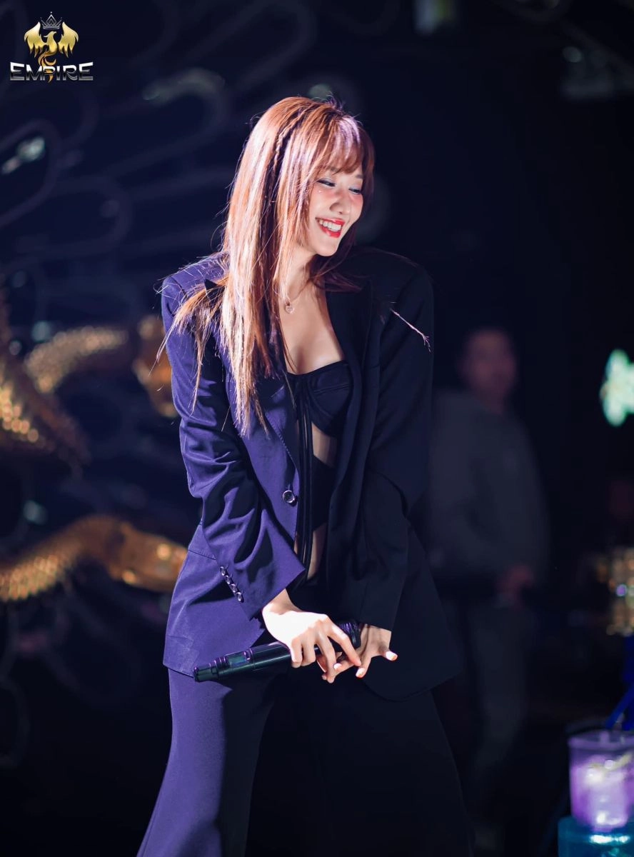 HariWon trên sân kháu