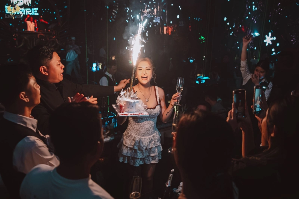 Sinh nhật tại Empire